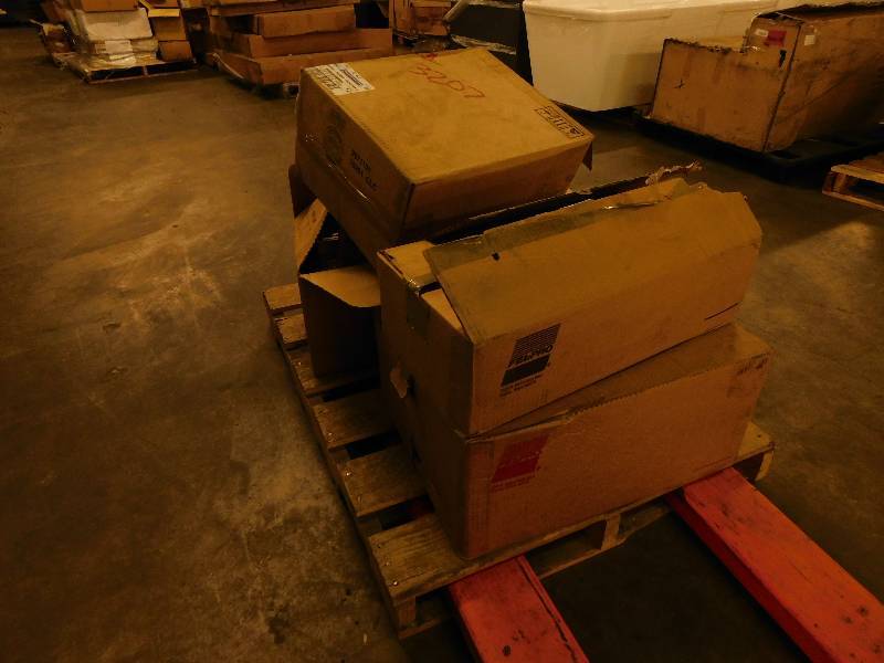 lot 2568 image: Very Large Lot of Misc Items