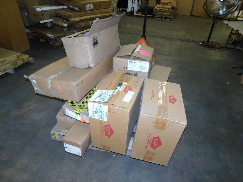 lot 2569 image: Very Large Lot of Misc Items