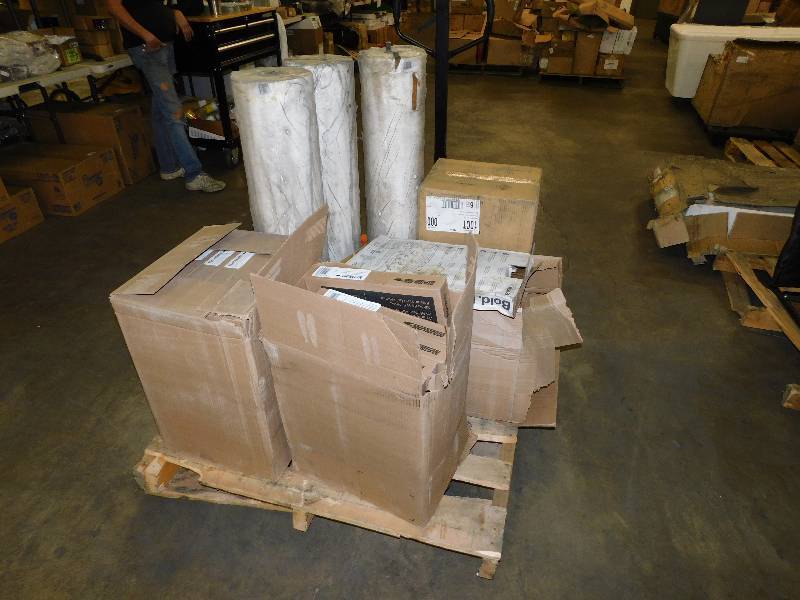 lot 2571 image: Very Large Lot of Misc Items