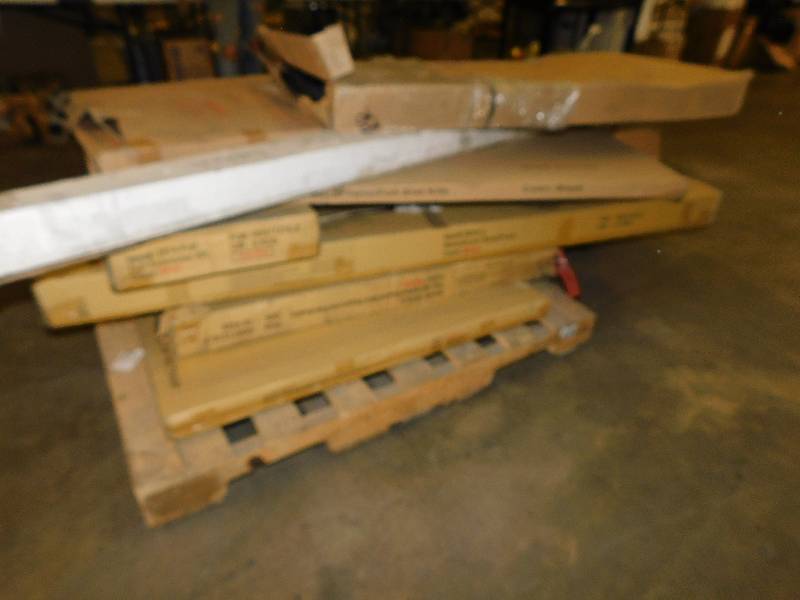 lot 2572 image: Very Large Lot of Misc Items