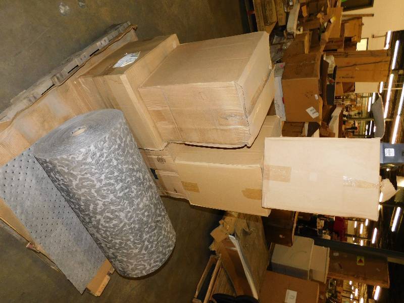 lot 2574 image: Very Large Lot of Misc Items
