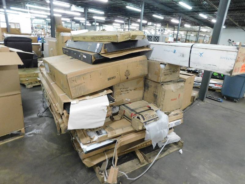 lot 2579 image: Very Large Lot of Misc Items