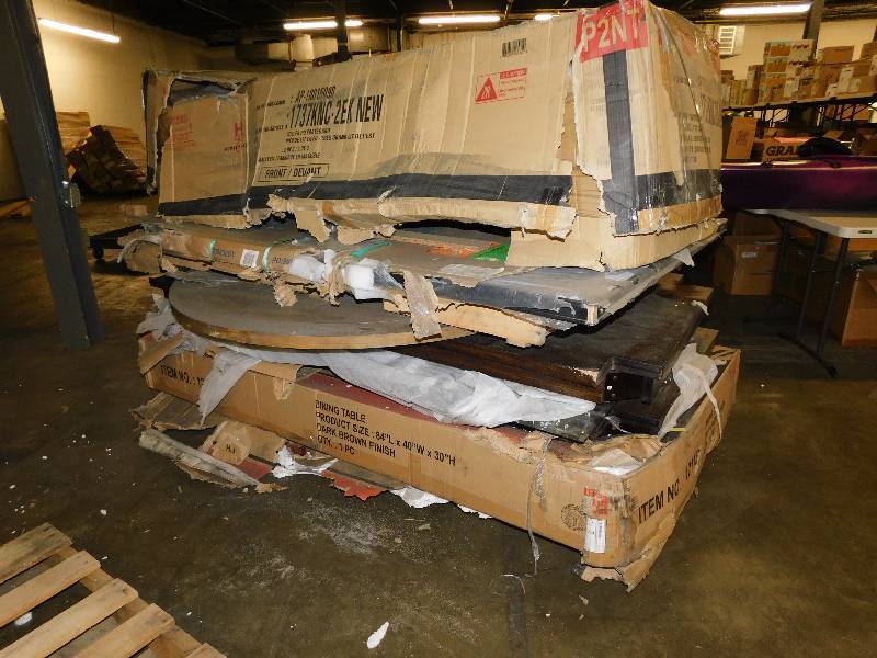 lot 2580 image: Very Large Lot of Misc Items