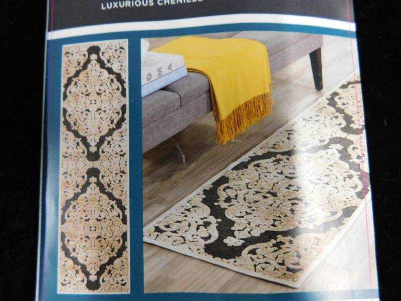 lot 2483 image: Paradise Damask Runner Rug