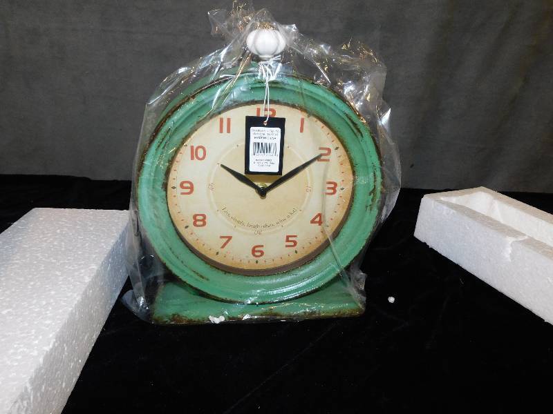 lot 2536 image: Creative Coop Desk Clock