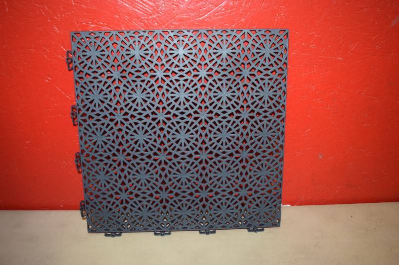 lot 34 image: 13 Outdoor PVC Interlocking Floor Tiles