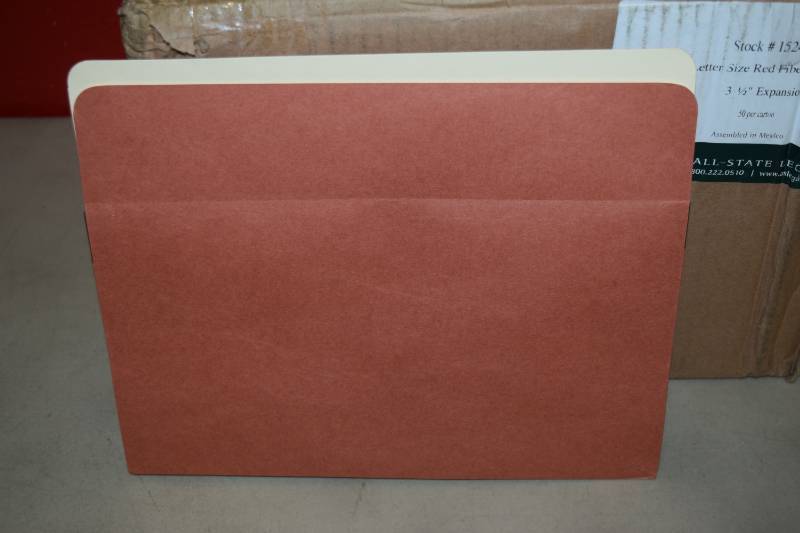 lot 102 image: 50 Expandable Folders