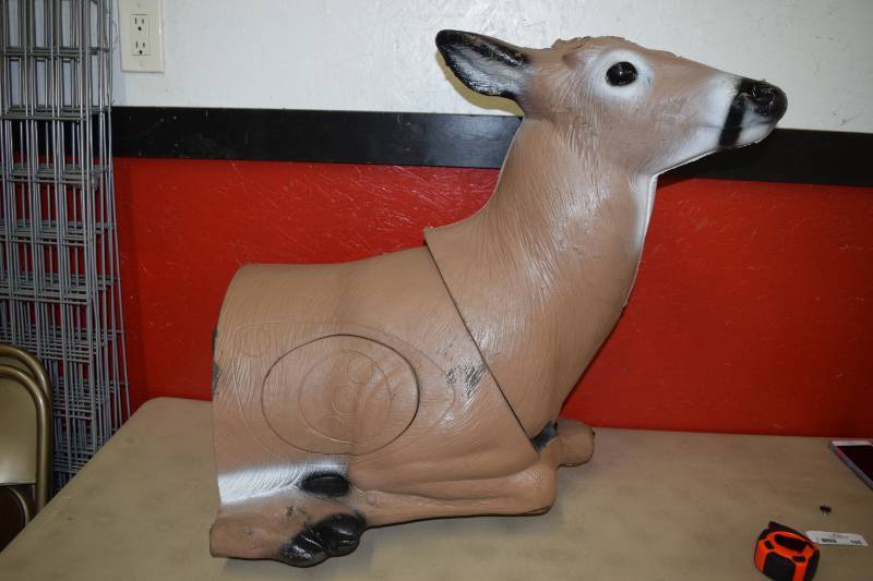lot 184 image: Deer Target