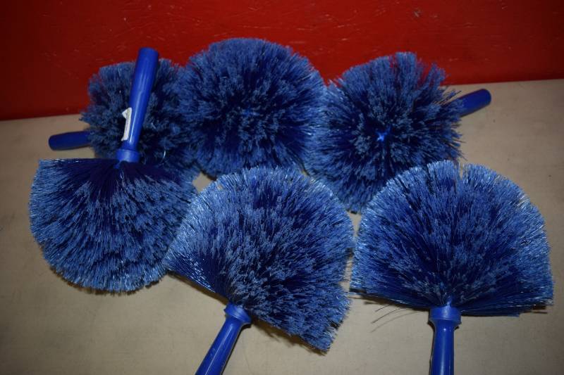 lot 89 image: 6 Carlisle Round Dusters