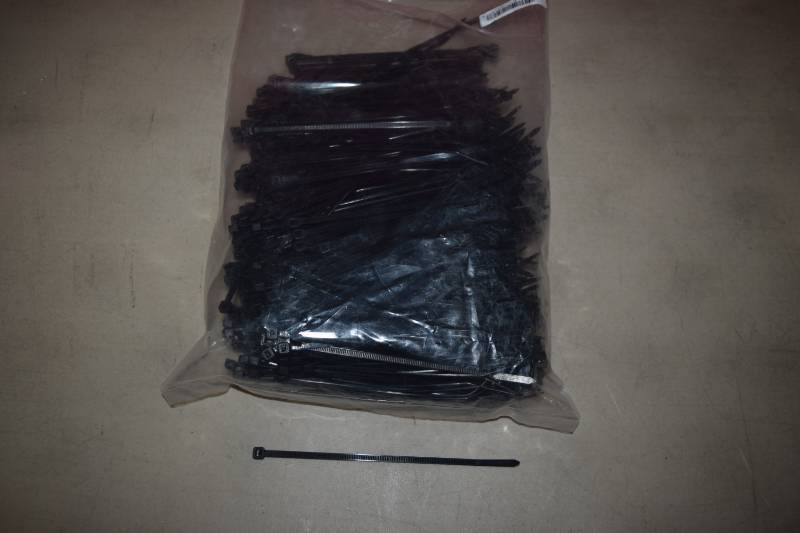 lot 153 image: 500 Zip Ties Cable Ties