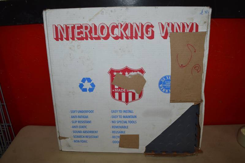 lot 185 image: 8 Interlocking Vinyl Floor Tiles
