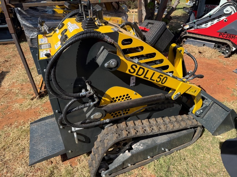 lot 1168 image: 2025 Unused SDLL 50 Skid Steer Loader, very nice units