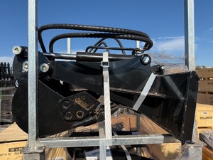 lot 1377 image: 2025 Mini Sid Steer Digger Arm - turns your mini into a backhoe