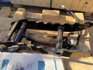 lot 1365 image: Hydraulic Thumb Clamp for Mini Excavator