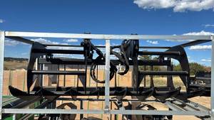 lot 10586 image: Unused 72�� Fork Grapple (for grass). Hydraulic Powered For Skid Steer.