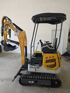 lot 10154 image: SDLANCH SDLE18P Mini Excavator - 1000KG Compact Digger