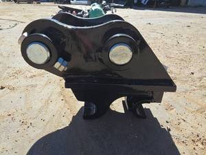 lot 10369 image: Quick Attach Coupler for Mini Excavator