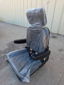 lot 10378 image: New Heavy Equipment Operator Seat