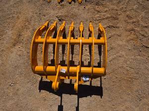 lot 10420 image: Heavy Duty Excavator CAT305 Excavator Rake 32 w Teeth