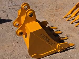 lot 10423 image: CAT 305 24-inch Excavator Bucket