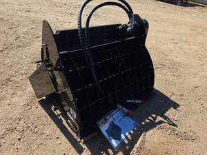lot 10426 image: GIYI Mini Skid Steer Mixing Bucket Model GY-JBD