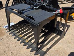 lot 10435 image: GIYI 44-inch Mini Skid Steer Hollow Wood Grabber