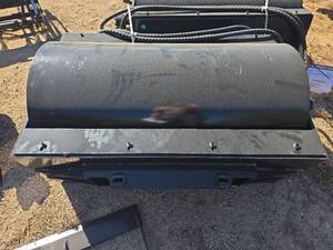 lot 10451 image: GIYI 39-inch Mini Skid Steer Vibratory Roller Attachment
