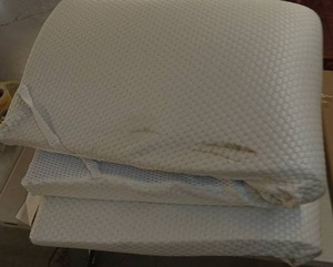 lot 57501 image: Perlecare PCMTK3 King Memory Foam Mattress Topper - Retail $95