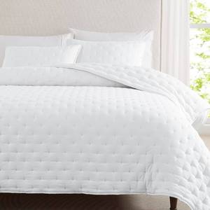 lot 1854 image: White Cloud California Cal King Size Quilt Bedding Sets with Pillow Shams, Oversized Puffy Cozy Lightweight Bedspread Coverlet, Soft Cute Bed Cover for All Season - 3 Pieces - Retail $50