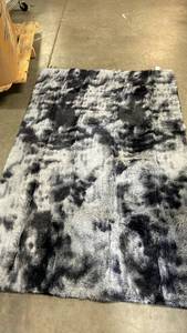 lot 15719 image: 70x40 White and Black Splotches Area Rug