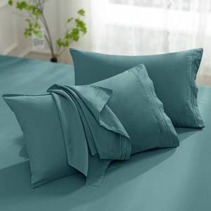 lot 6475 image: Aormenzy Microfiber Pillow Cases - Standard Size Set of 2-1800 Thread Count Ultra Soft Teal Pillowcases - Wrinkle Resistant Pillow Covers with Envelope Closure - 20 x 26in - Retail $7in