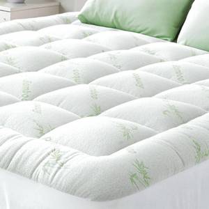 lot 4008 image: Premium Bamboo Memory Foam Mattress Topper - Retail $89