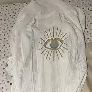 lot 4127 image: White Cotton Shirt with Mystical Eye Embellishment XL - Retail $45