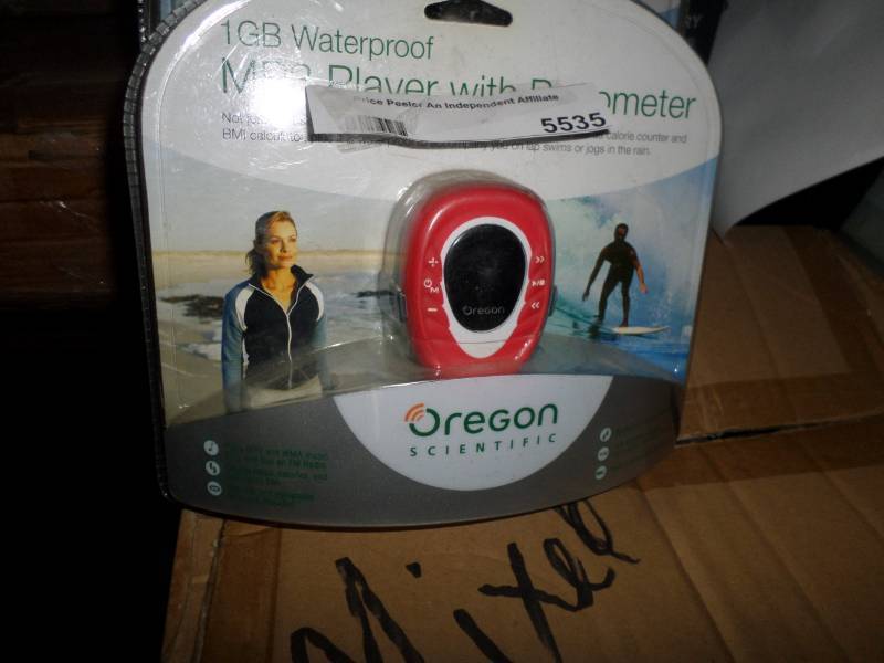 lot 5535 image: Oregon Scientific MP121-512MB Waterproof MP3 Player and Pedometer � 512MB