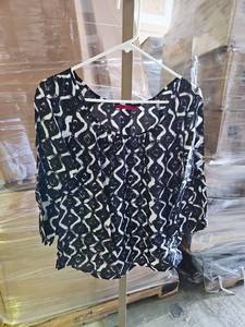 lot 553 image: Velvet Brand 100% Silk Geometric Print Blouse