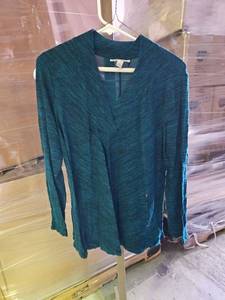lot 567 image: Dana Buchman Teal V-Neck Sweater Size L
