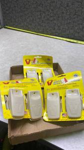 lot 1062 image: Victor Quick Set Mouse Traps - Multi-Pack