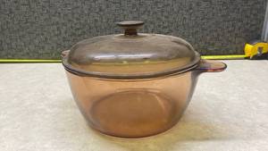 lot 1063 image: Vintage Corning Visions USA 4.5L Amber Glass Casserole Dish with Lid