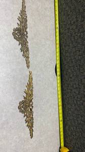 lot 1072 image: 2 Vintage Brass Floral Wall Ornament