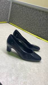 lot 1086 image: Vintage Christy Black Patent Leather Pumps 8 12