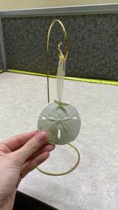 lot 1100 image: Sand Dollar Memorial Ornament with Gold Stand