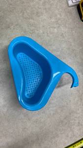 lot 1104 image: Kitchen Sink Wash Cloth or Spung Strainer - Hooks to Faucet