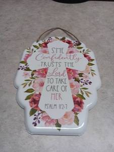 lot 28 image: Floral Scripture Wall Plaque - Psalm 1127