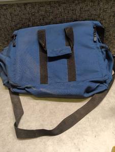 lot 33 image: Galls Navy Blue Duffle Bag