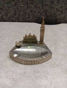 lot 55 image: Vintage Ricordo di Venezia Ashtray
