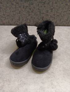 lot 74 image: Black Faux Fur Winter Boots Size 8