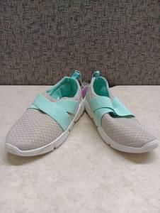 lot 75 image: Womens Mint Athletic Slip-On Sneakers