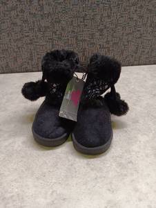 lot 77 image: Black Fur-Trimmed Winter Boots Size 5