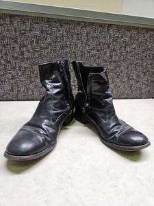 lot 86 image: Vintage Black Leather Ankle Boots with Side Zippers