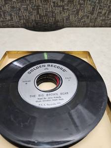 lot 88 image: Vintage 45 RPM Record Collection - RCA Victor, Golden & GEE Labels